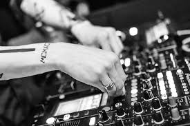 Choosing The Perfect Wedding Dj: Essential Tips For Memorable Entertainment